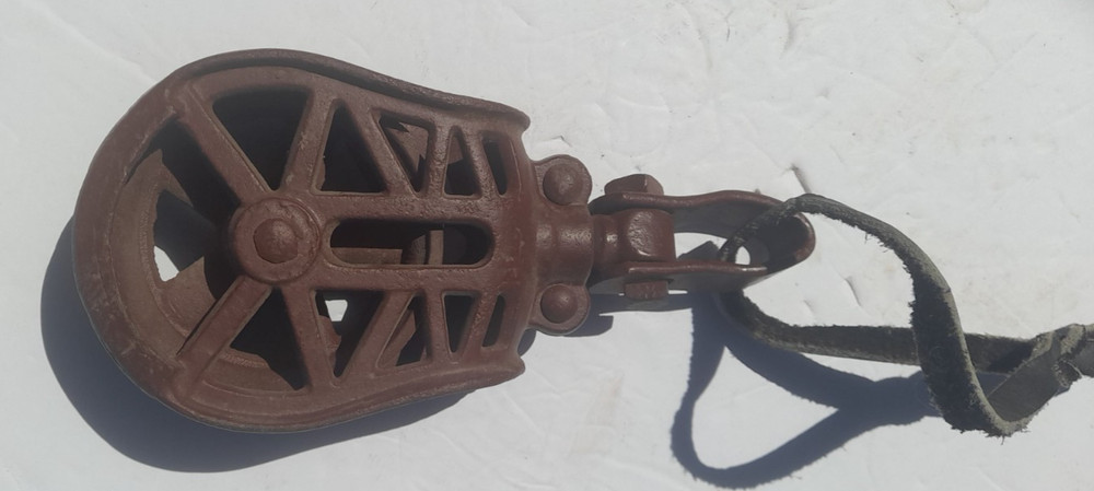 VINTAGE 4" TACKLE BLOCK