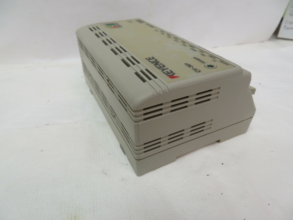 KEYENCE CV-301 MACHINE VISION CONTROLLER RS-232C