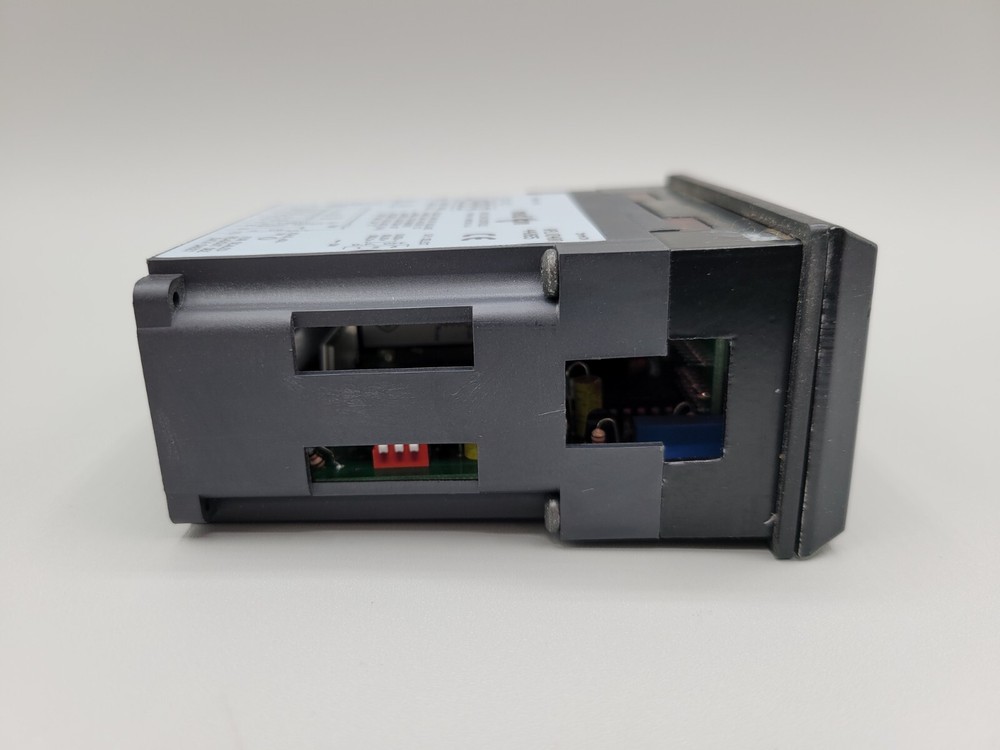 Red Lion Controls APLVD400 Digital DC Voltmeter LED Panel Mount Meter