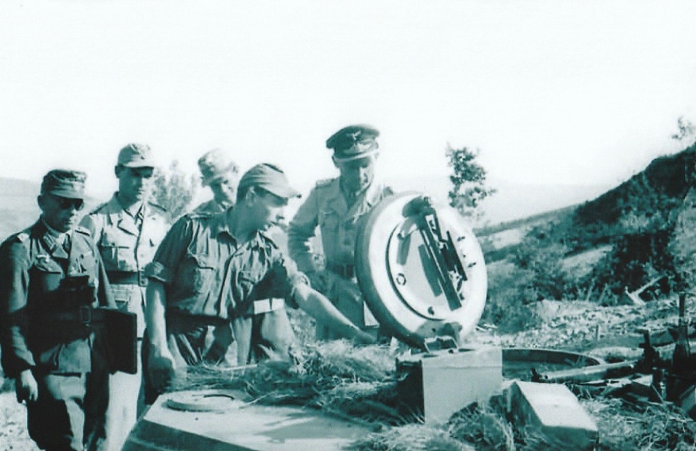 German WW II Photo ---- Pantherturm
