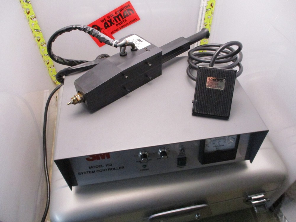 3M model 100 hot melt end effector actuated applicator 150 controller [2*L-32]
