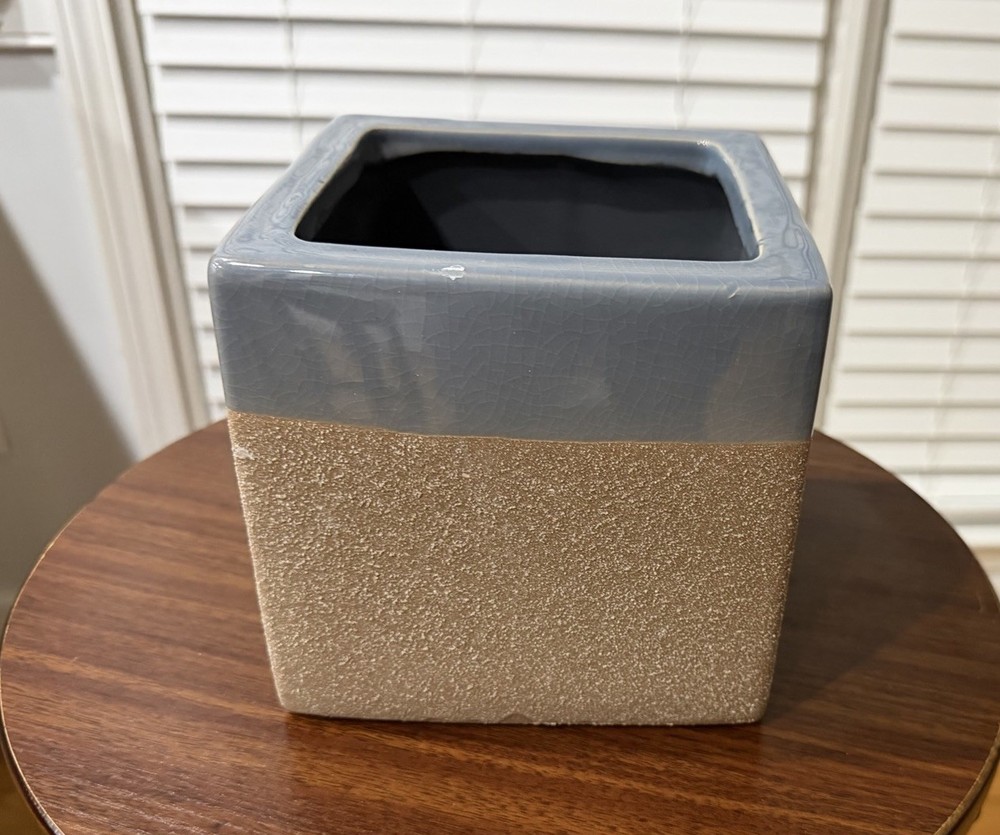 Vintage Ceramic Tissue Box Cover! Great Design & Very Classy!