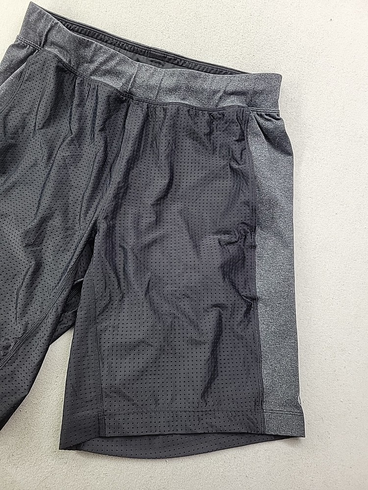 Lululemon Men M Black Mesh Athletic Short Lined Performance Stretch Running 9"