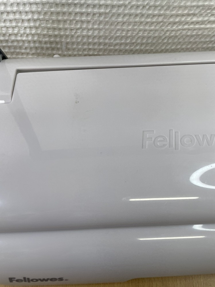 Fellowes Star 150 Manual Plastic Comb Punch and Binding Machine
