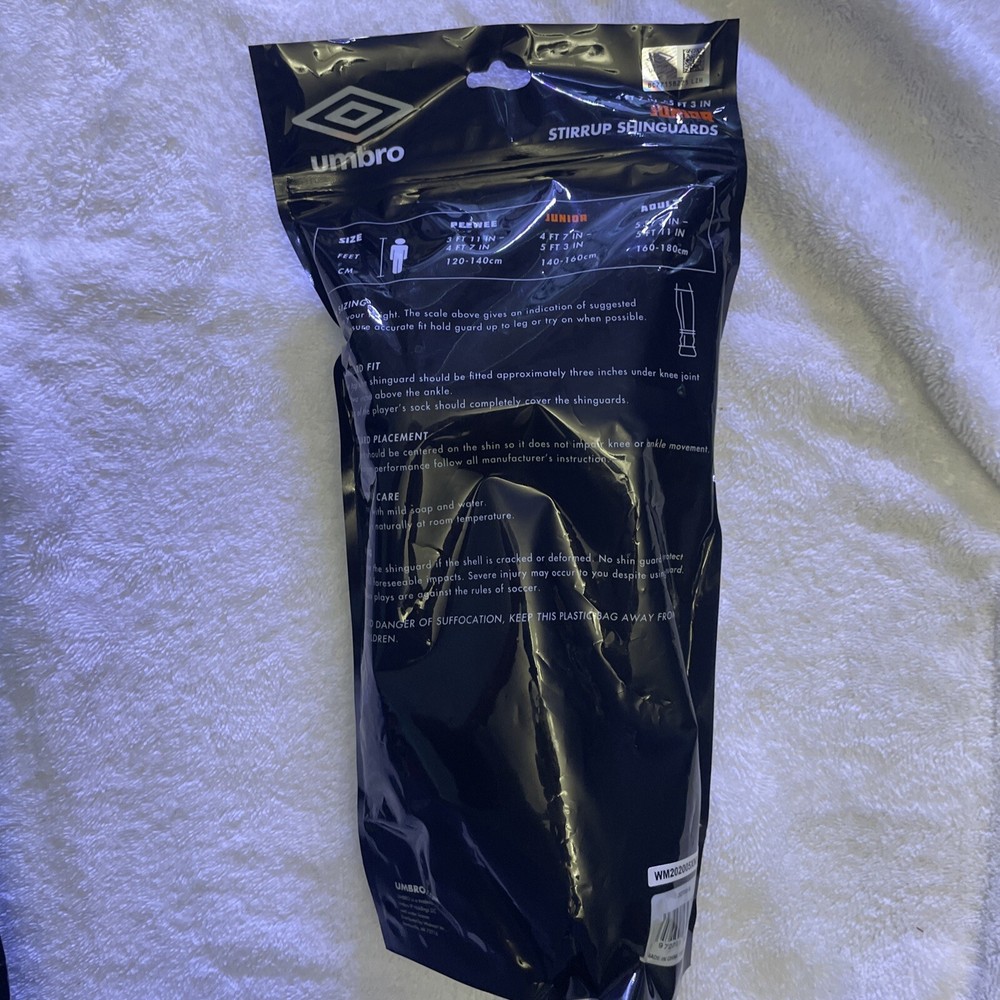 Umbro Junior Stirrup Soccer Shinguards 4' 7"- 5' 3"