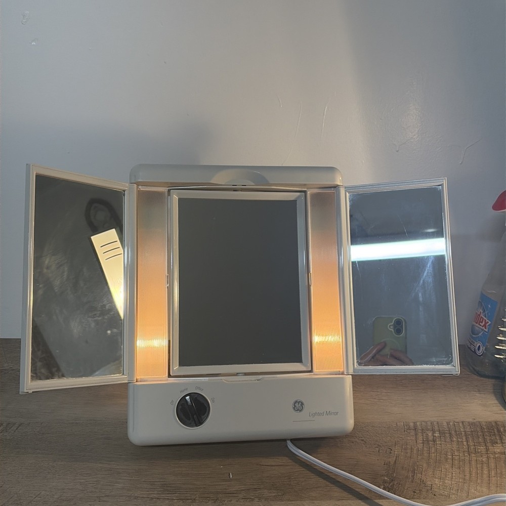GE Lighted Tri-Fold Vanity Makeup Mirror Magnifying Model 106658 Tested ~Works