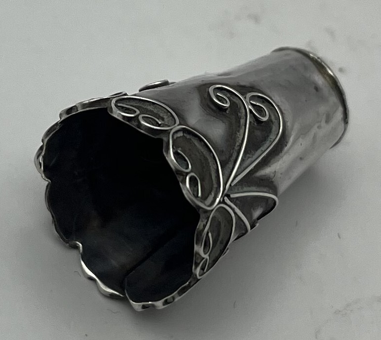 Vintage Mexican Silver Thimble Scroll Silver Work
