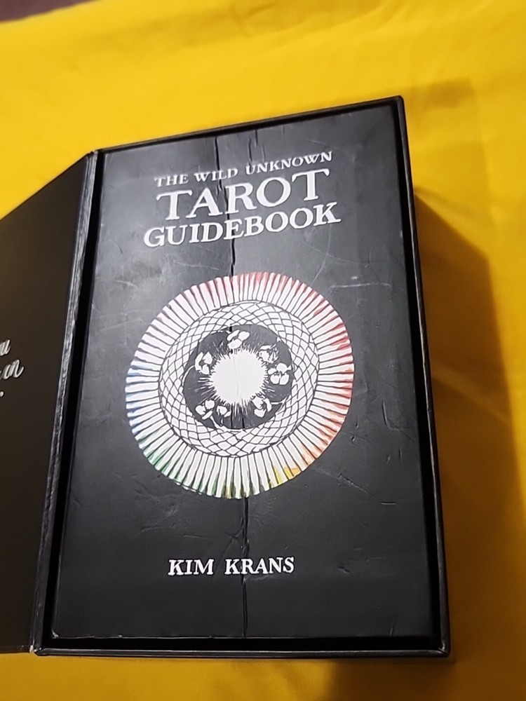 The Wild Unknown Tarot Deck and Guidebook (Official Keepsake Box Set) (Hardback
