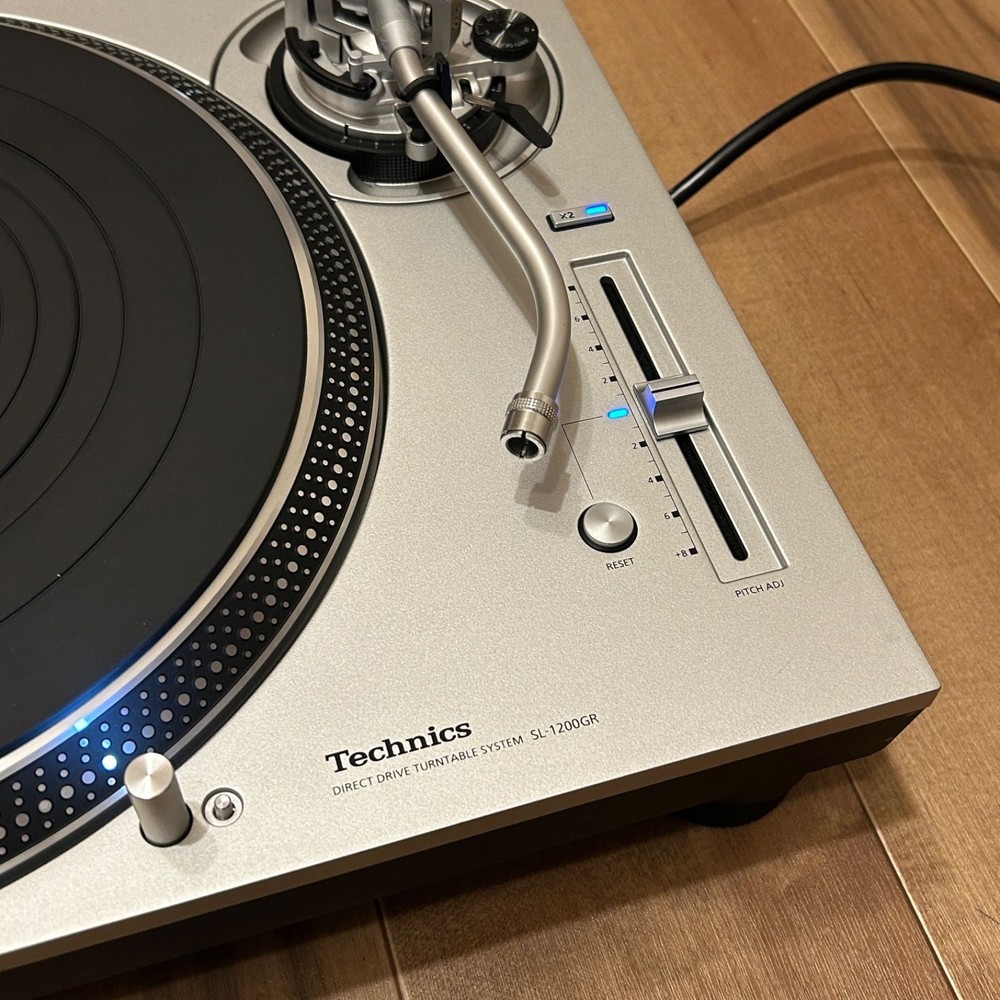 Technics SL-1200GR Direct Drive Turntable Silver Tested Working w Dustcover
