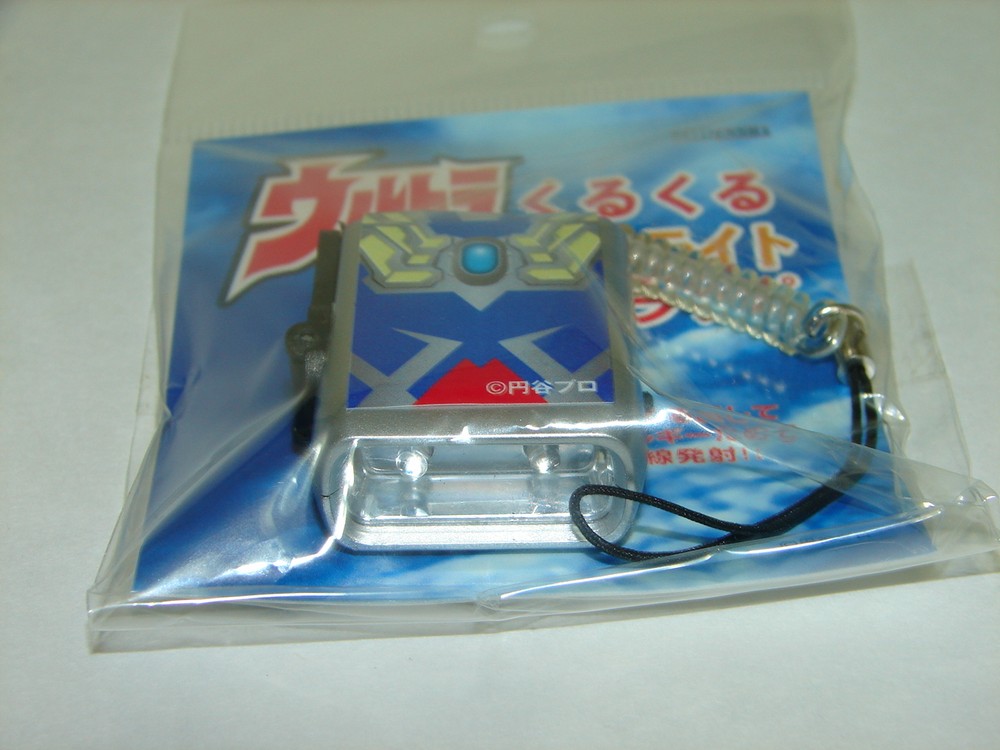 Ultraman Zero Kuru Kuru Wind-up LED Flashlight Keychain/Phone Strap! Godzilla