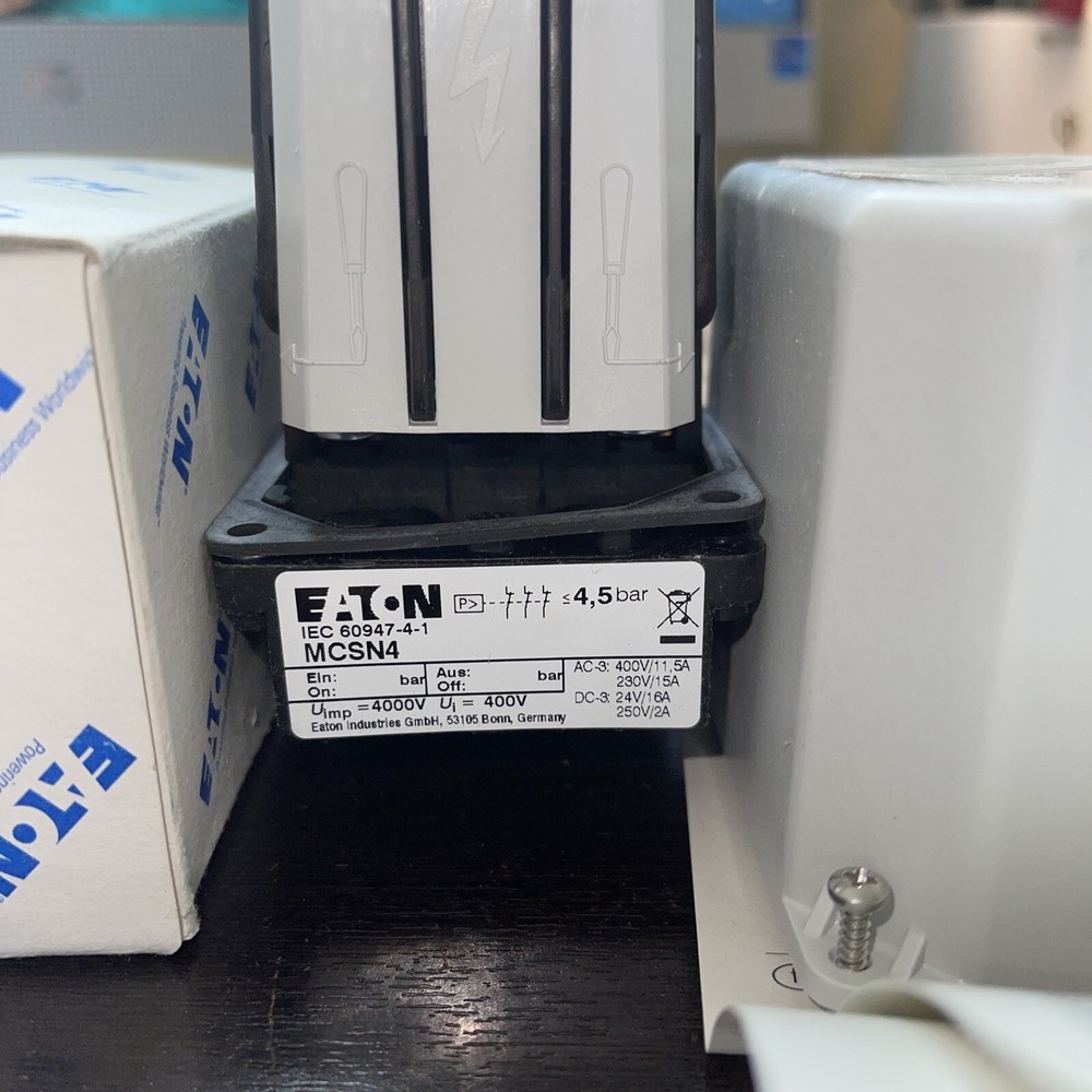 MOEELLER PRESSURE SWITCH. MCSN4