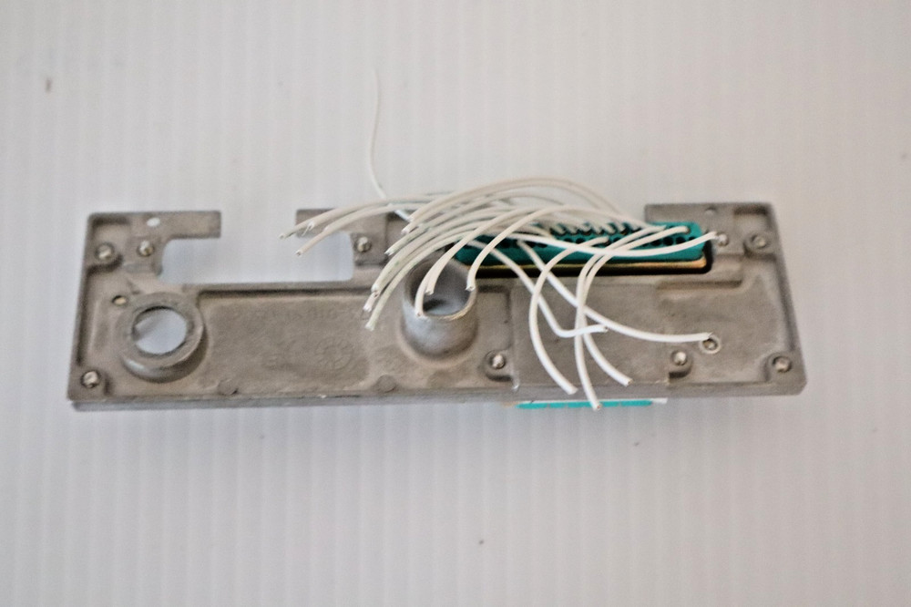 Bendix King KLN 94 GPS Mounting Tray / Backplate / Connectors