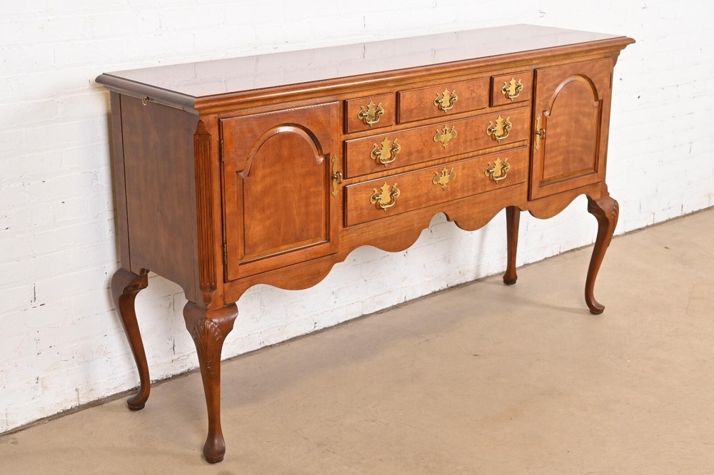 Henredon Queen Anne Solid Cherry Wood Sideboard Credenza