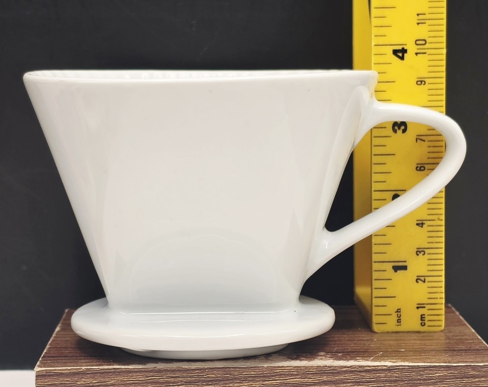 Very Nice White Ceramic 4 Hole Pour Over with Handle