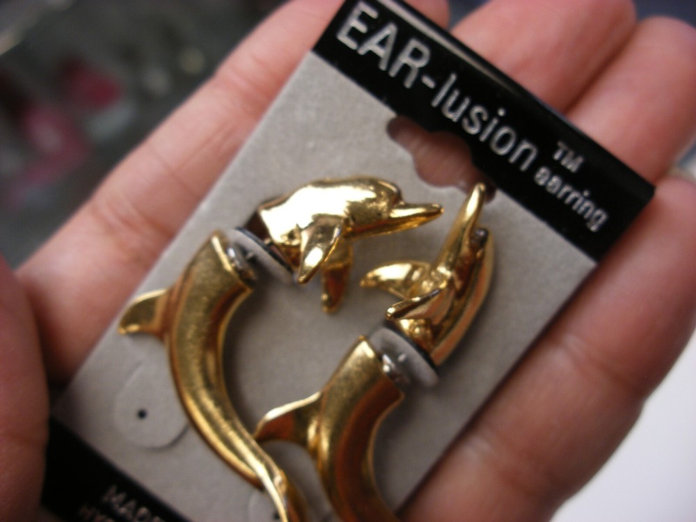 Vintage Ear-Lusion Dolphin Pierced Earrings #B84