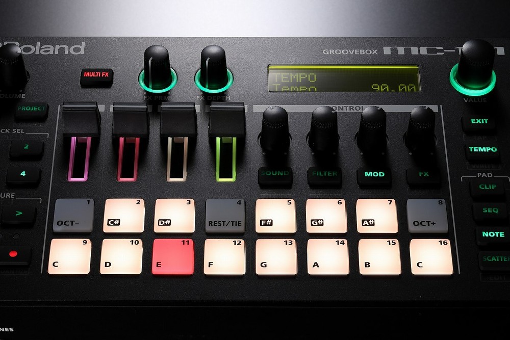 Roland MC-101 GROOVEBOX AIRA