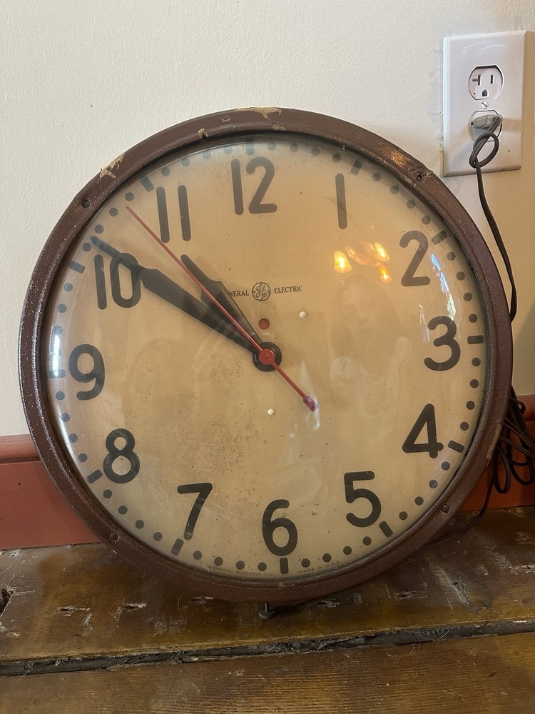General Electric Electronic Advertising Clock