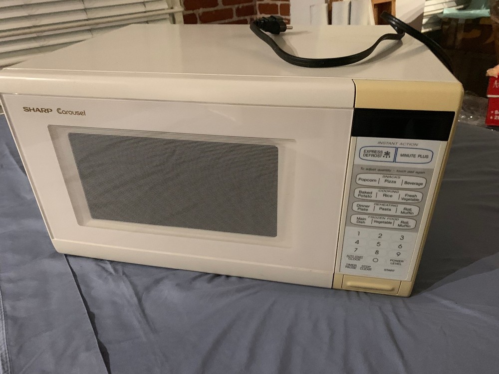 Sharp R-3A66 Microwave Oven
