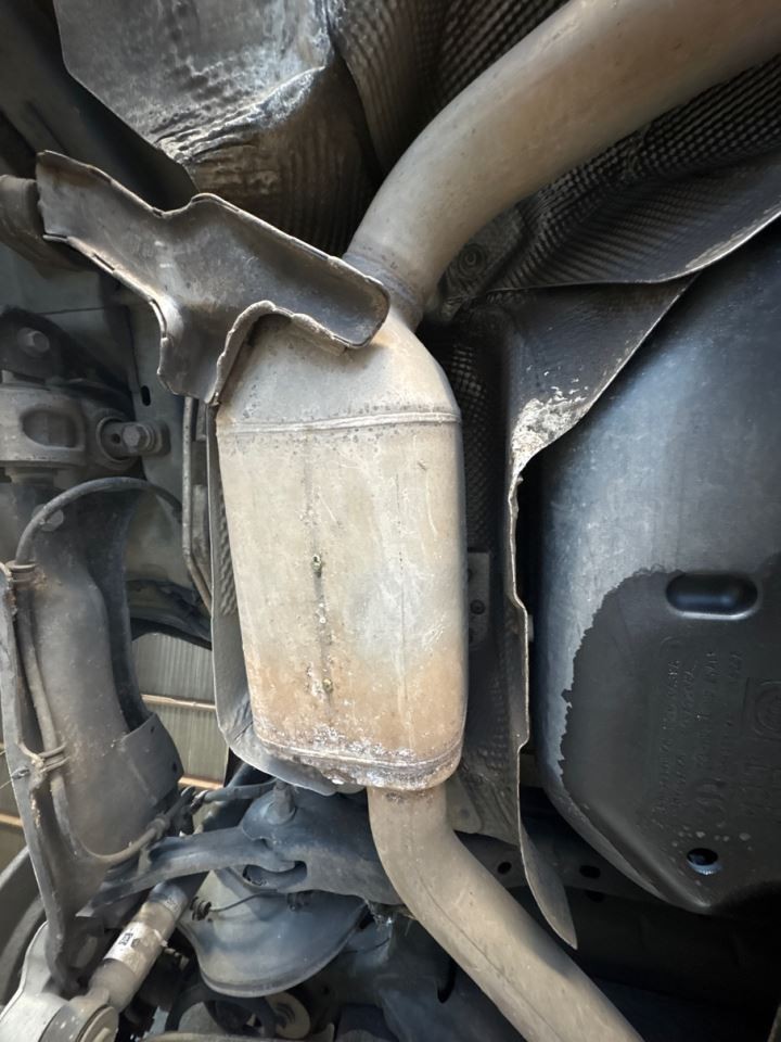 RIGHT EXHAUST MUFFLER ONLY OEM 2017 CHRYSLER PACIFICA