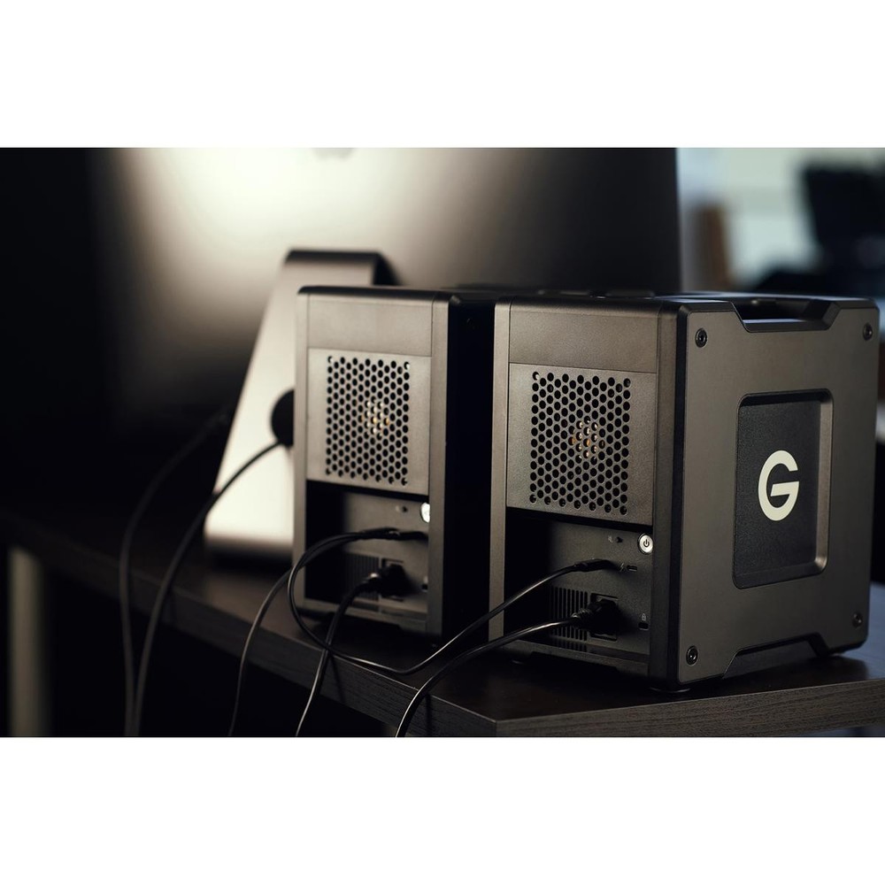 SanDisk Professional G-RAID Shuttle 4-Bay Thunderbolt 3 and USB-C RAID Array wit