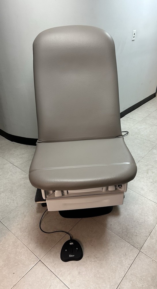 Midmark 224 Power Hi-Low Exam Table with Foot Control