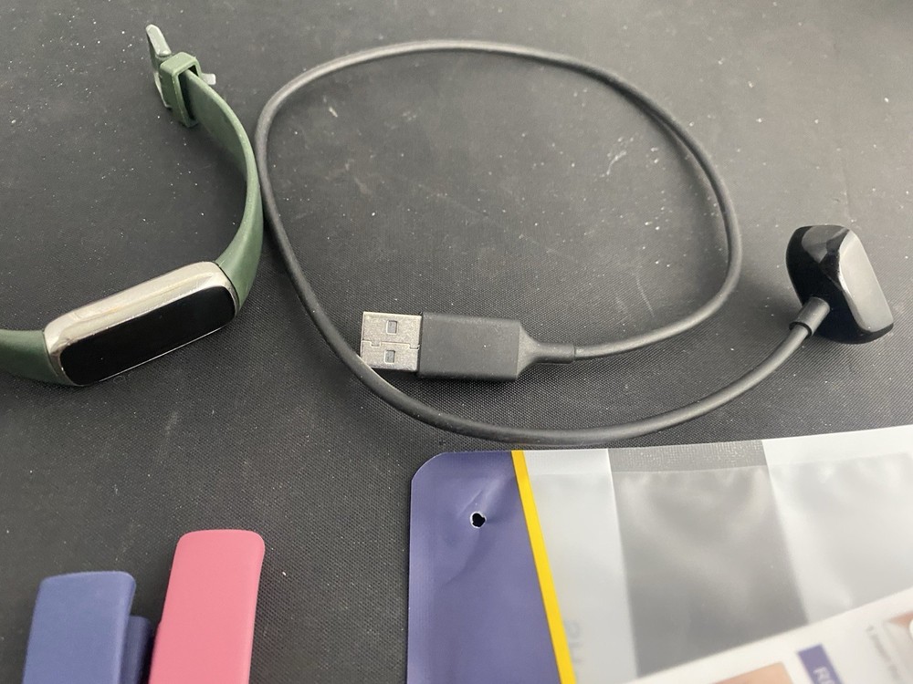fitbit luxe Tested, Charger, Instructions, And 3 Bands