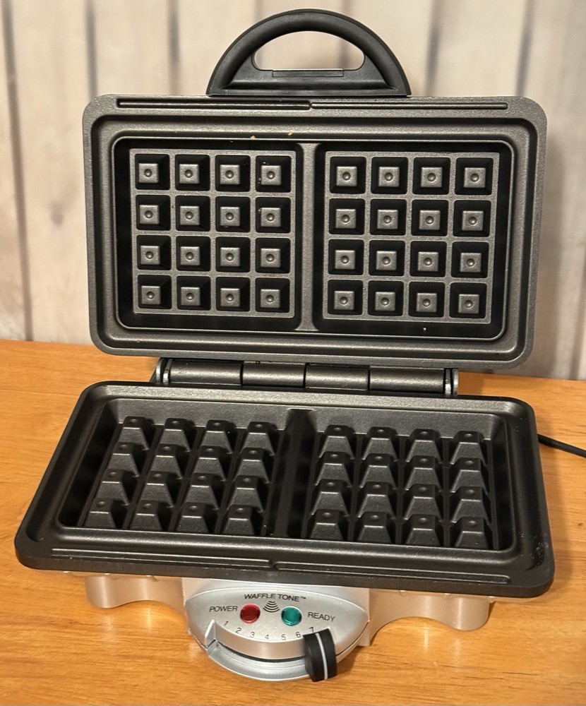 Villanova Uno Square Belgian Waffle Maker Model 2000 1000 Watts