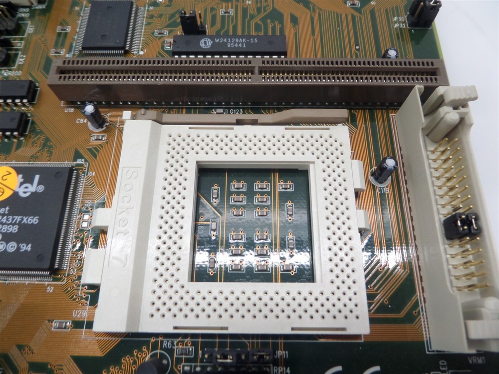 Freetech 586F61-PB Socket 7 Motherboard - No CPU