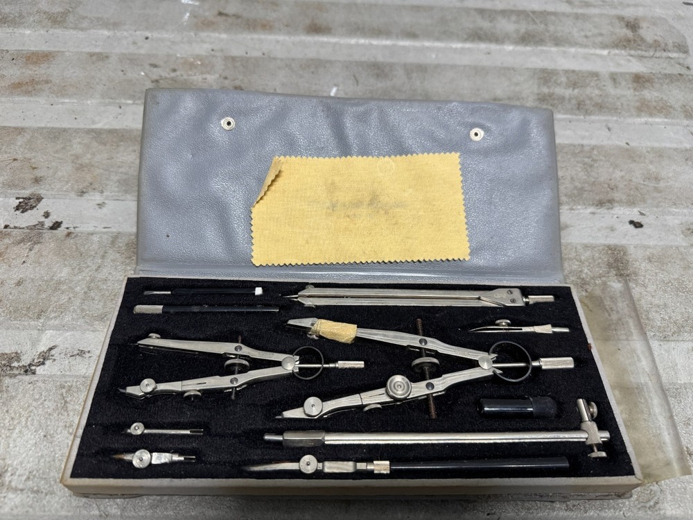 Scola Studio 1267 Drawing Drafting Compass Set Hard Case.