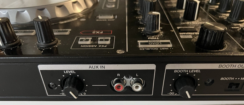 Pioneer DDJ-SR Digital DJ Controller Comes With Extras please read description