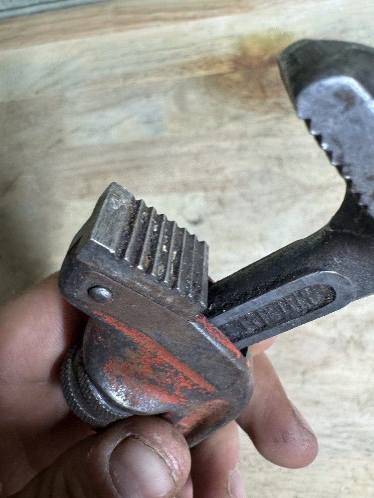 VINTAGE RIDGID E8 OFFSET PIPE WRENCH ELYRIA ,OH. USA