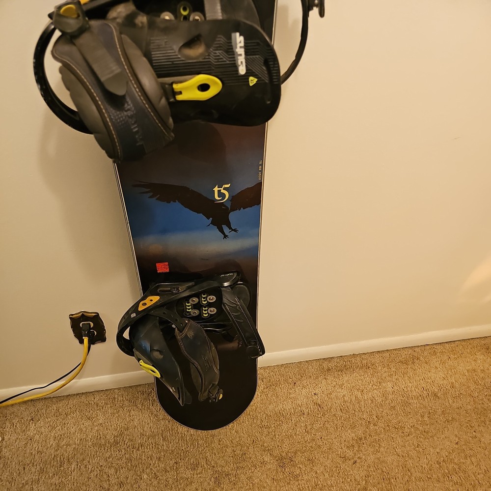 Never Summer Premier T5 Snowboard, Burton Syncro bindings