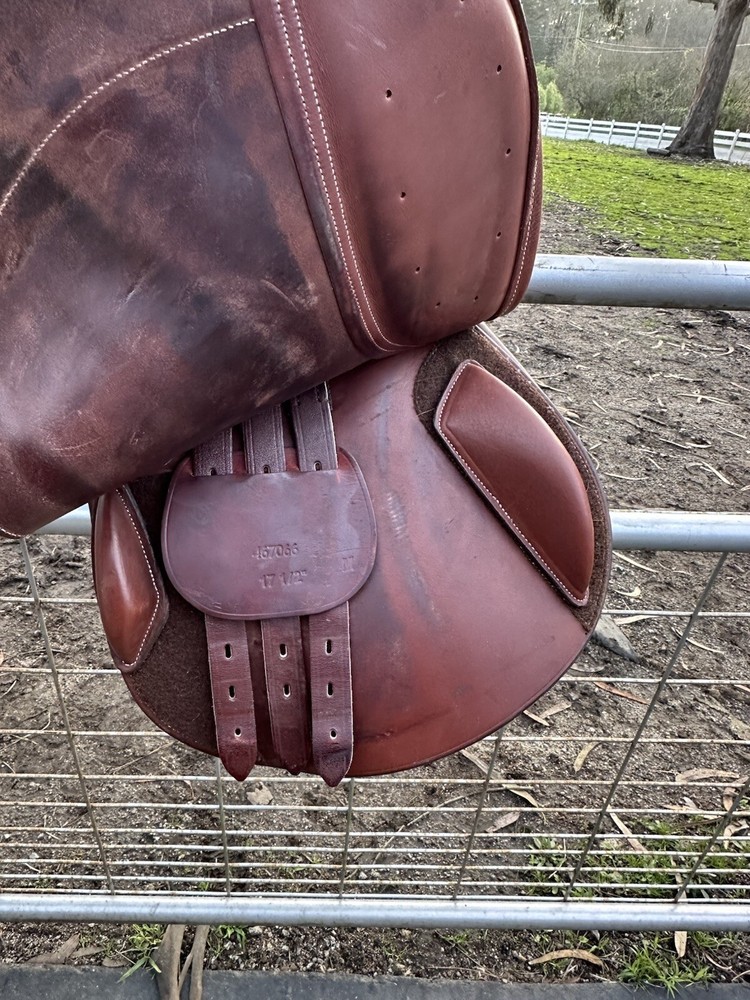 Ovation Cross Country Saddle 17.5" seat