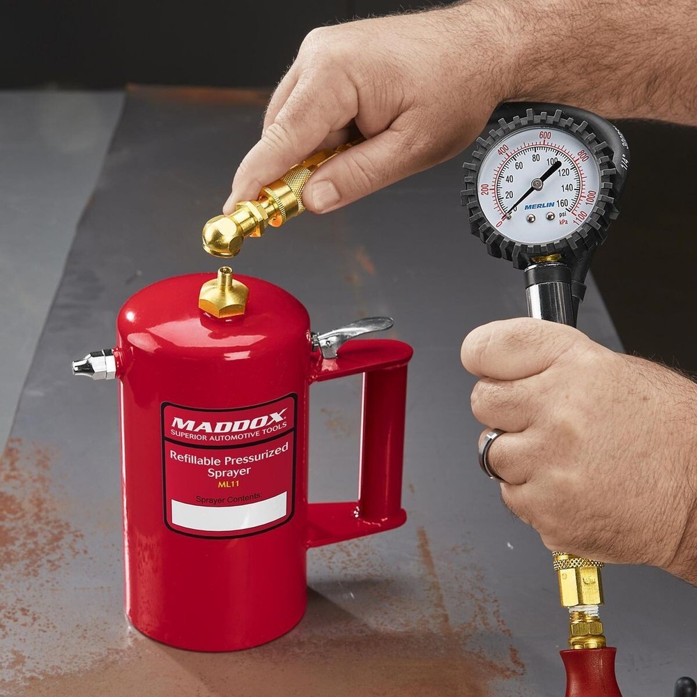 MADDOX 32 oz. Refillable Pressurized Sprayer