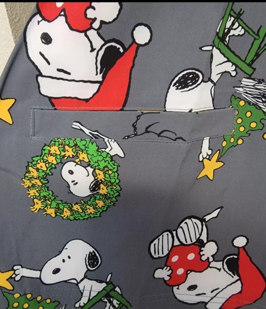 Peanuts SNOOPY Christmas Ultra Soft Medical Scrub Size MEDIUM