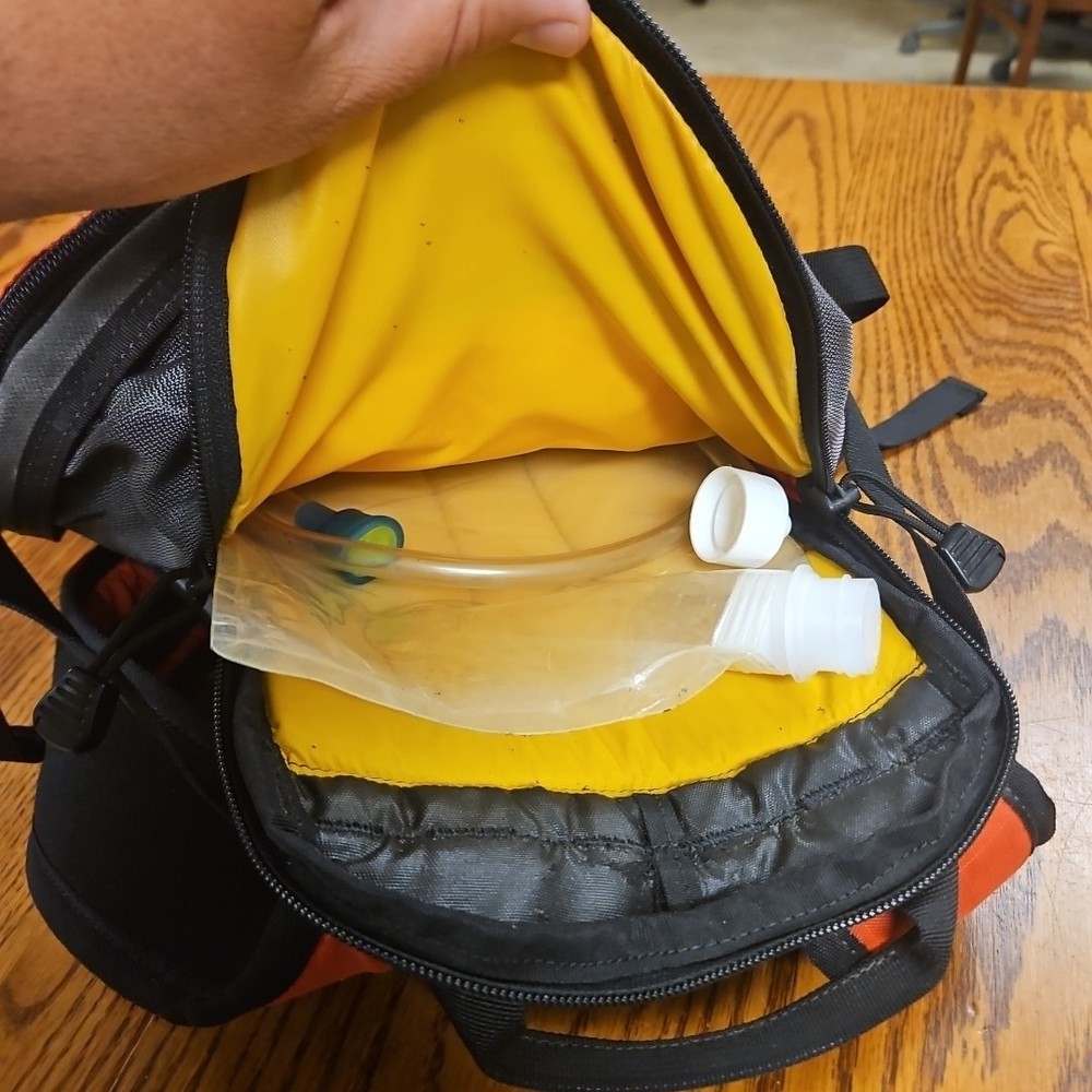 EMS Eastern Mountain Sports Aqua Day Backpack Hydration Bladder