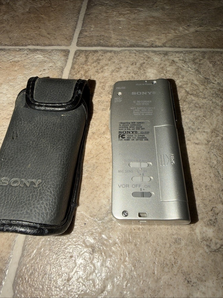 Sony ICD-R100 Handheld Digital Voice Recorder - Tested Working