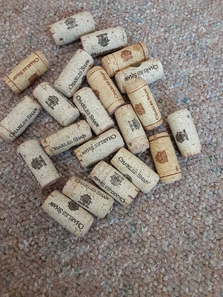 21 Used ROBERT SHAW WINE CORKS- Great For Crafting