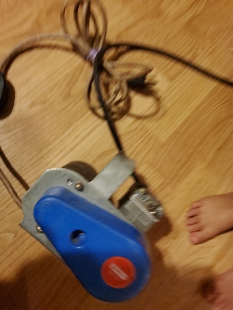 Small SpeedAire Model: 2Z928 Air Compressor WORKS