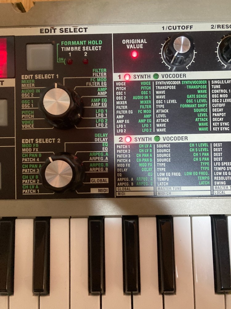 Korg MicroKorg Synthesizer Vocoder Analog Modeling 37-Key Keyboard