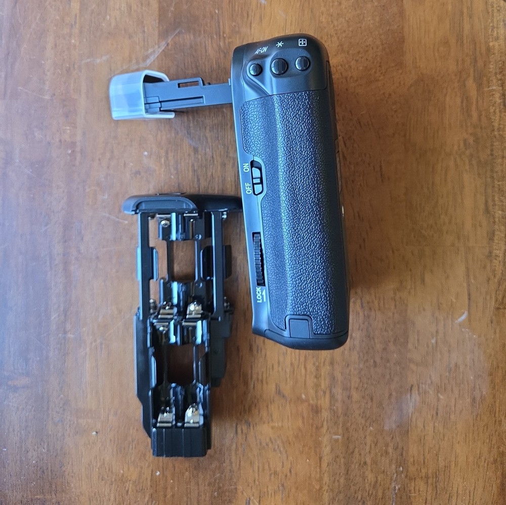 NEEWER Vertical Battery Grip for Canon 6D