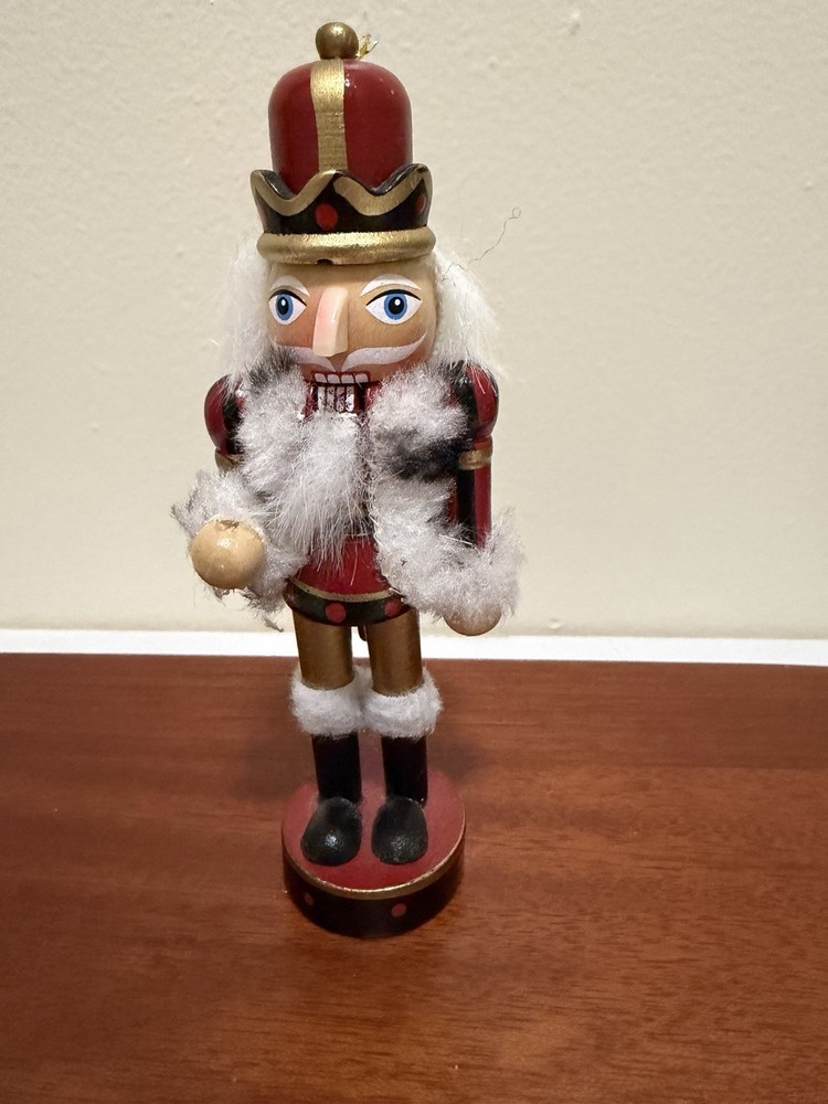 Modern Nutcracker Figurines Lot Of 6￼￼