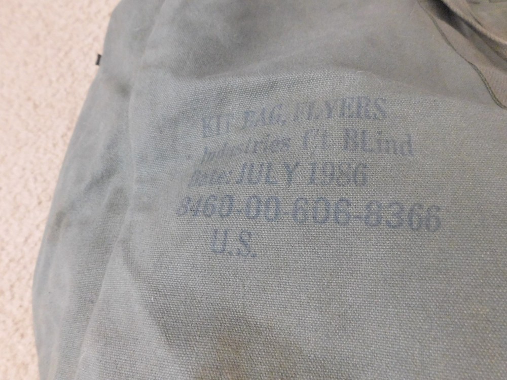 US MILITARY FLYER'S KIT BAG 1986