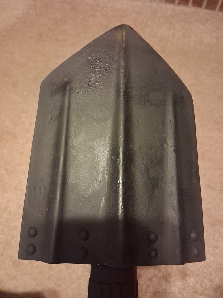 WW2 German Folding Entrenching Tool