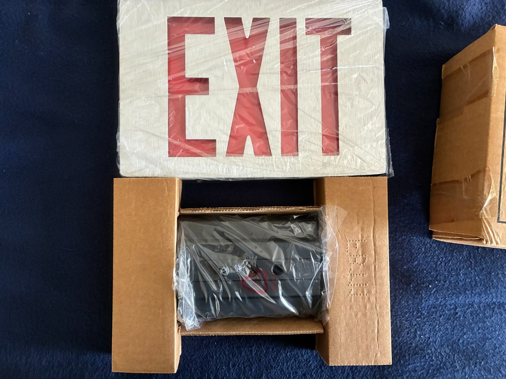 Lithonia light LES 2R