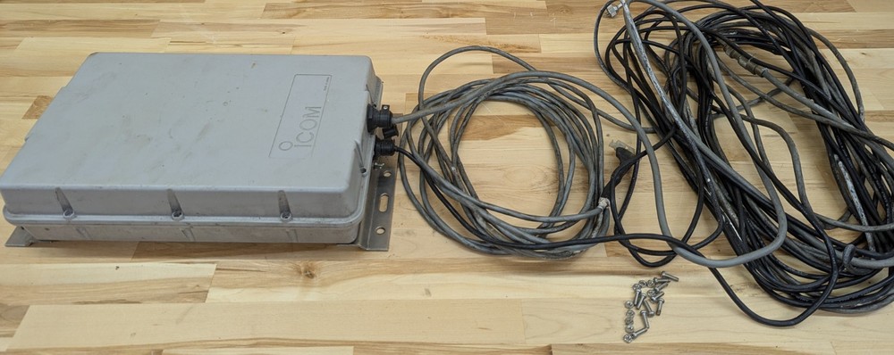 Icom AH-2 Antenna Tuner HF with cables