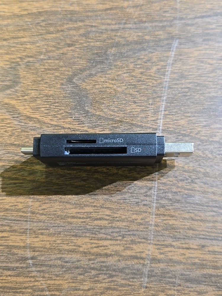 Insignia USB-C / USB 3.0 to SD and microSD Memory Card Reader