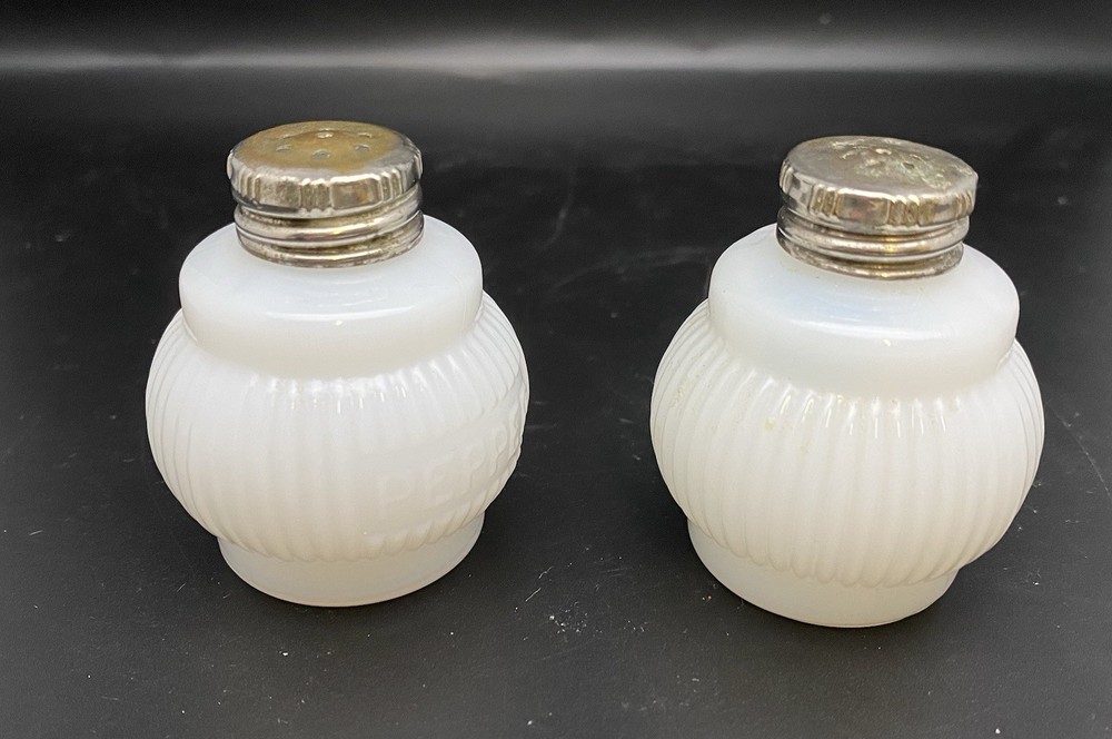 Salt and Pepper~ Macbeth Evans Monax Petalware~
