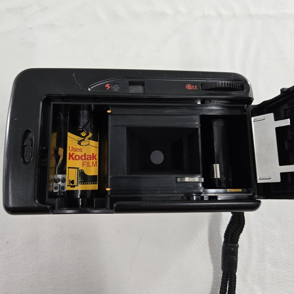 Kodak Star 275 Electronic Flash 35mm Camera Black Untested