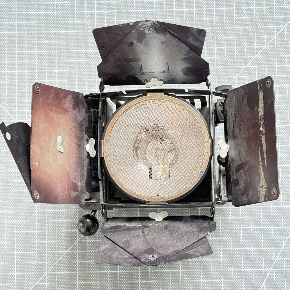 Lowel Omni Light Barn Doors - Works - Camera Flash